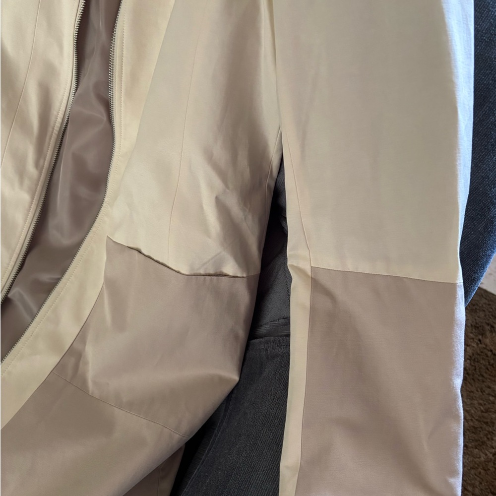 Hilary Radley Cream and Tan Trench Coat - no tags but never worn! Women’s medium - Picture 2 of 4